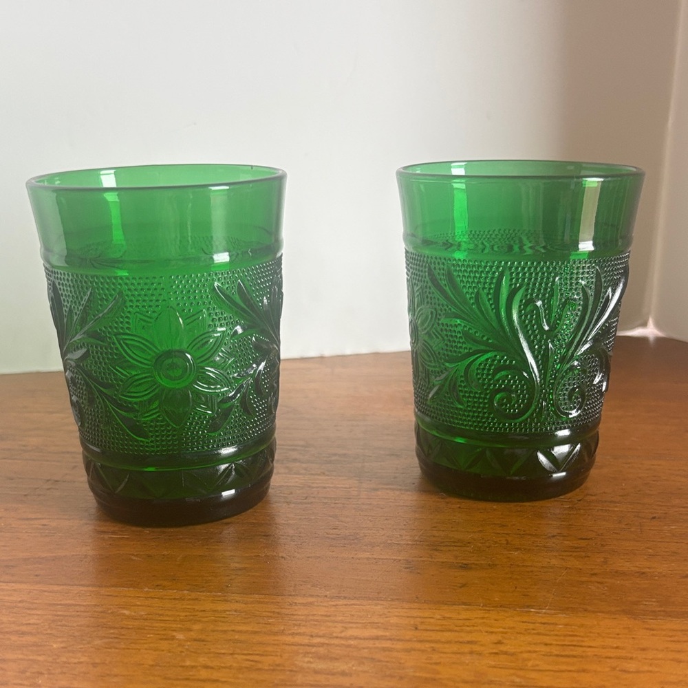 Vintage Anchor Hocking forest green pressed floral sandwich glass (2) tumblers